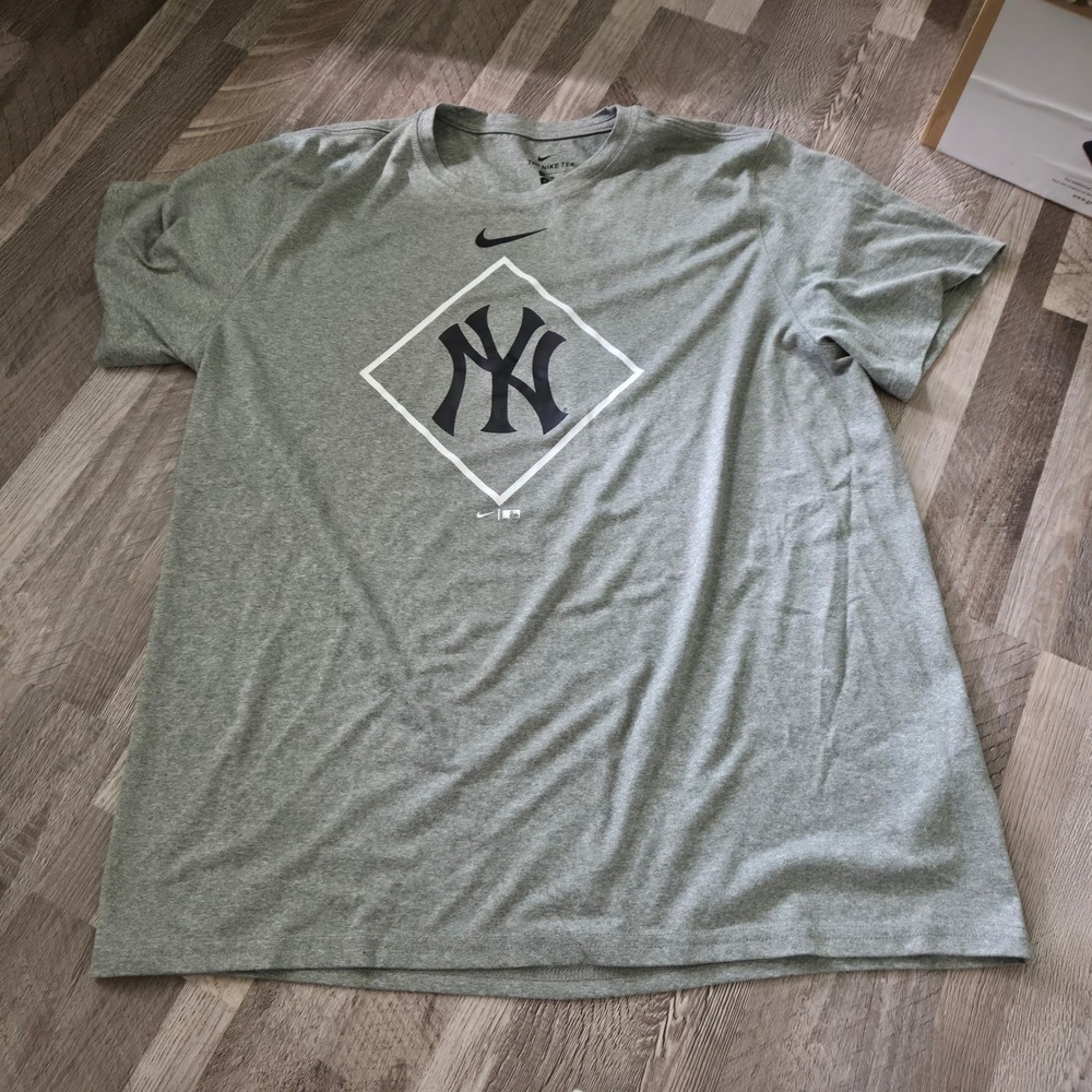 Nike New York Yankees Dri-FIT T-Shirt Mens XL Gray MLB Graphic Tee Heathered